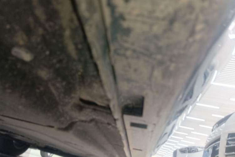 Used Hongqi H5 2023 1.5T DCT Smart Connect Flagship Edition Right Side Sill