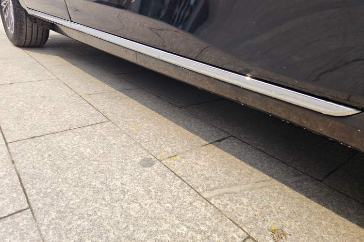 Used Hongqi H5 2023 1.5T DCT Smart Connect Flagship Edition Right Side Sill