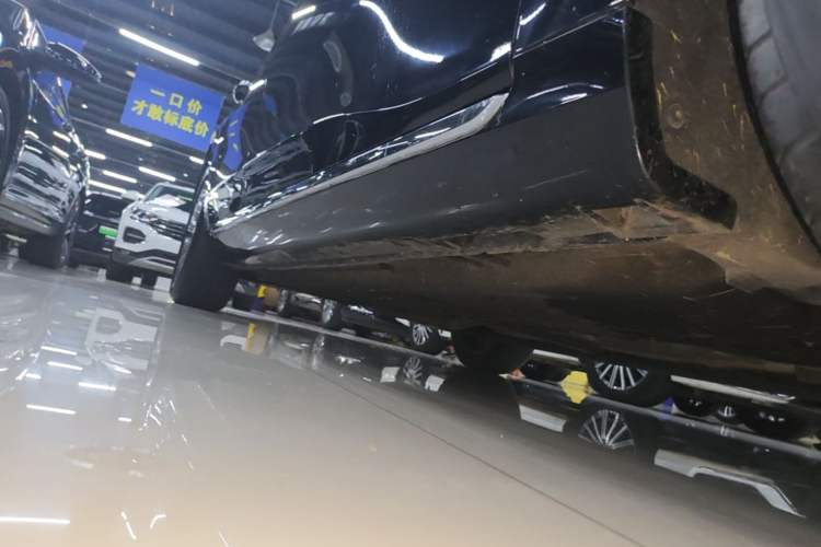 Used Hongqi H5 2023 2.0T Automatic Smart Connect Flagship Edition Right Side Sill