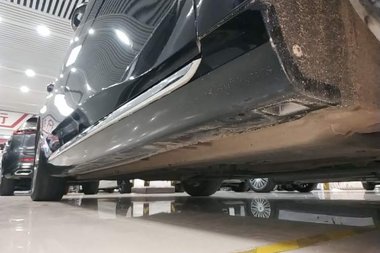 Used Hongqi H5 2023 2.0T Automatic Smart Connect Flagship Edition Right Side Sill