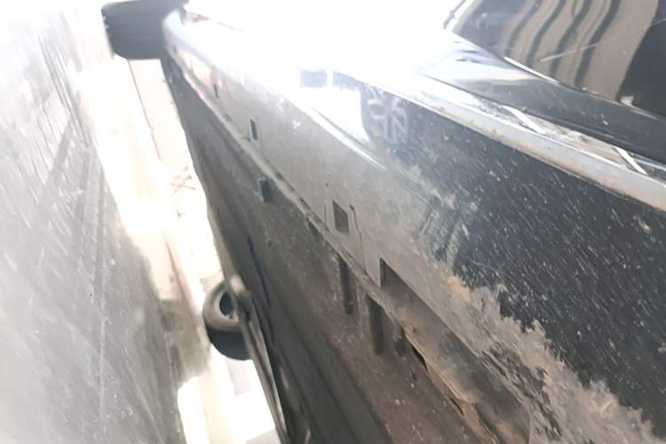 Used Hongqi H5 2023 2.0T Automatic Smart Connect Flagship Edition Right Side Sill
