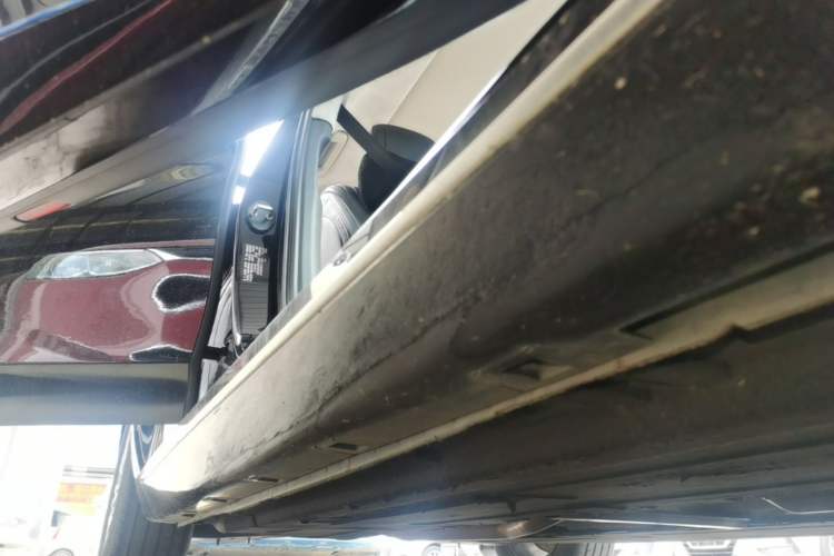 Used Hongqi H5 2023 1.5T DCT Smart Connect Flagship Edition Right Side Sill