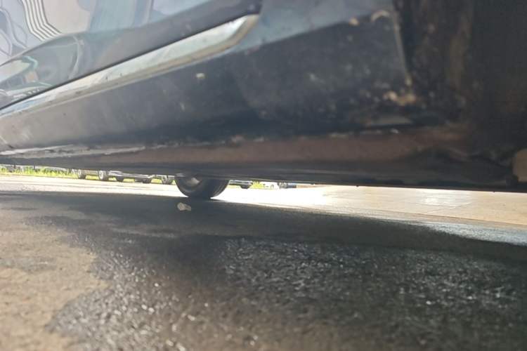 Used Hongqi H5 2023 2.0T Automatic Smart Connect Flagship Edition Right Side Sill