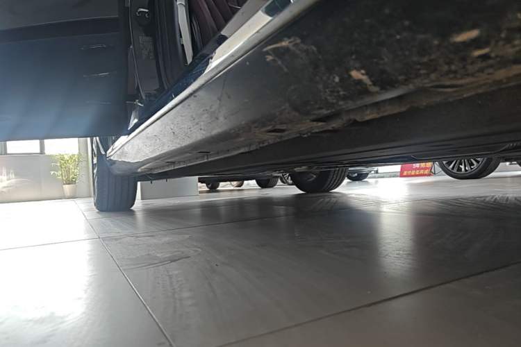 Used Hongqi H5 2023 1.5T HEV Smart Connect Flagship Edition Right Side Sill