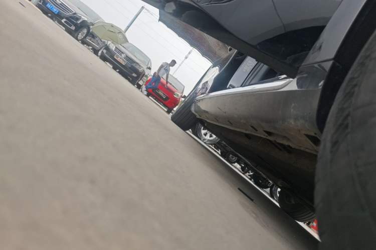 Used Hongqi H5 2023 2.0T Automatic Smart Connect Flagship Edition Right Side Sill