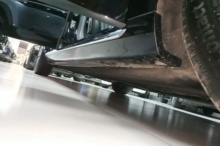 Used Hongqi H5 2023 2.0T Automatic Smart Connect Flagship Edition Right Side Sill