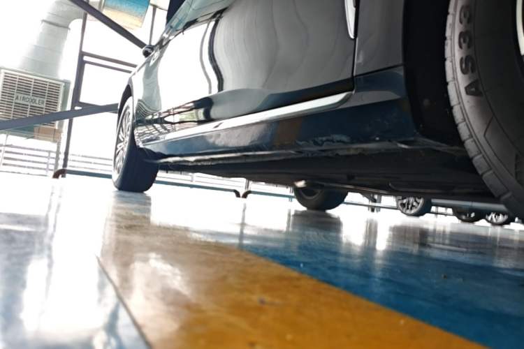Used Hongqi H5 2023 2.0T Automatic Smart Connect Flagship Edition Right Side Sill