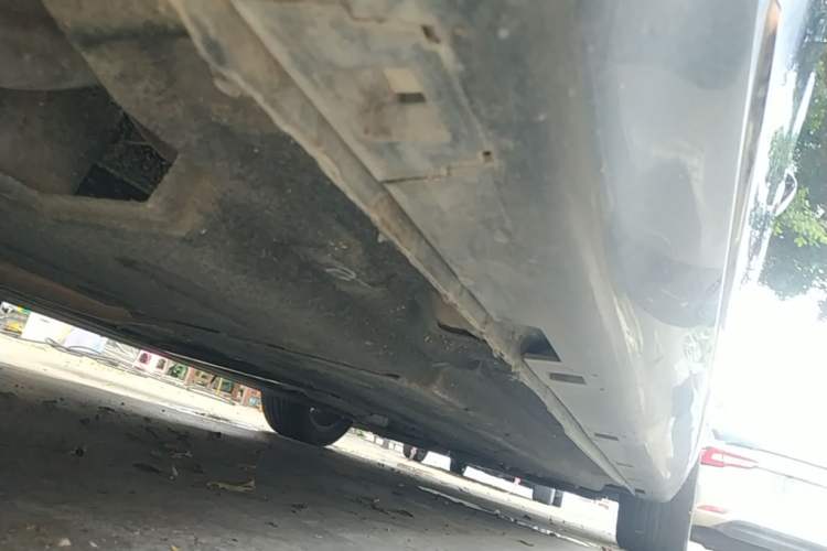 Used Hongqi H5 2023 2.0T Automatic Smart Connect Flagship Edition Right Side Sill