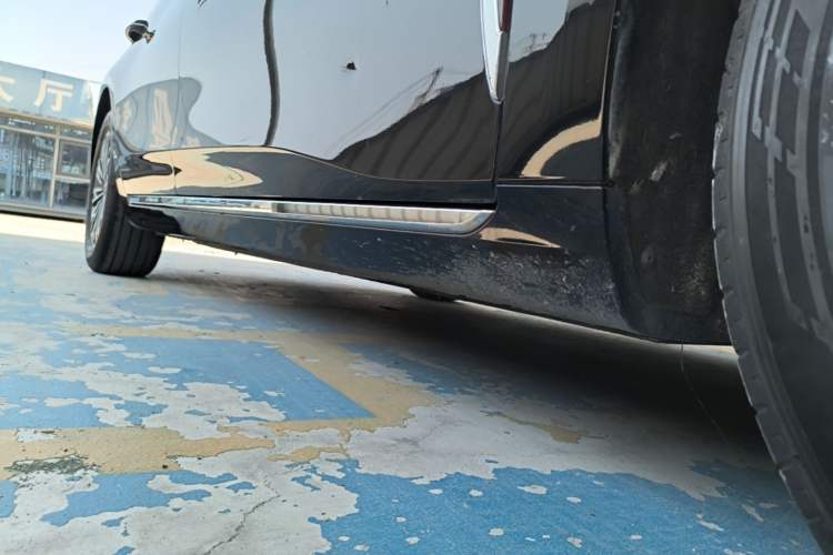 Used Hongqi H5 2023 1.5T DCT Smart Connect Flagship Edition Right Side Sill