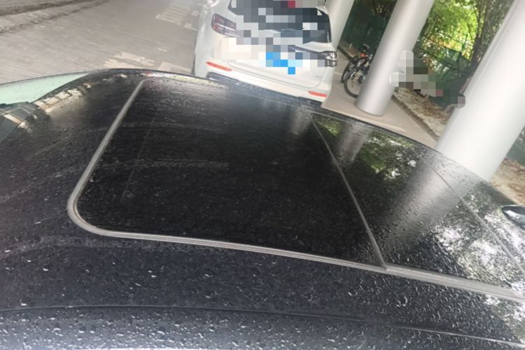Used Hongqi H5 2023 2.0T Automatic Smart Connect Flagship Edition Roof