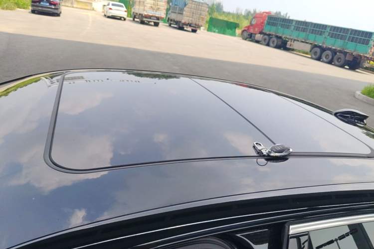 Used Hongqi H5 2023 1.5T DCT Smart Connect Flagship Edition Roof