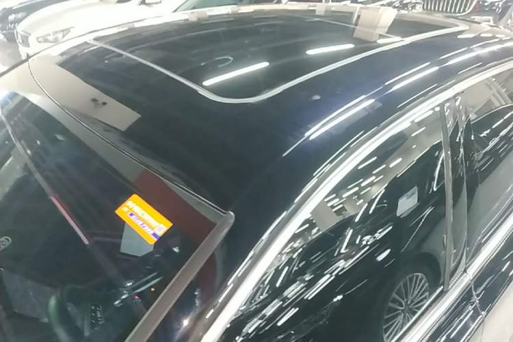 Used Hongqi H5 2023 2.0T Automatic Smart Connect Flagship Edition Roof