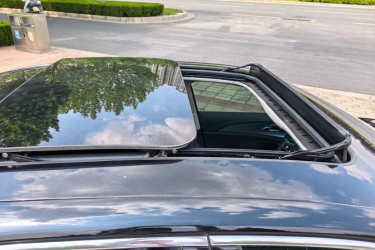 Used Hongqi H5 2023 2.0T Automatic Smart Connect Flagship Edition Roof