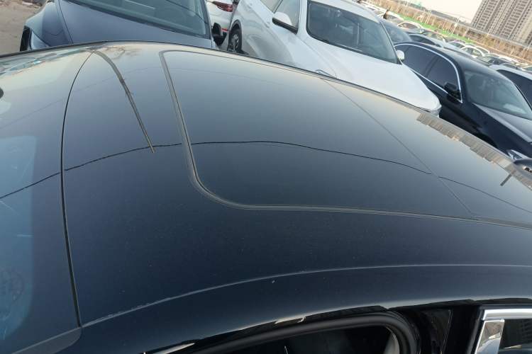 Used Hongqi H5 2023 2.0T Automatic Smart Connect Flagship Edition Roof