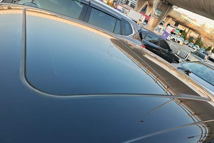 Used Hongqi H5 2023 2.0T Automatic Smart Connect Flagship Edition Roof