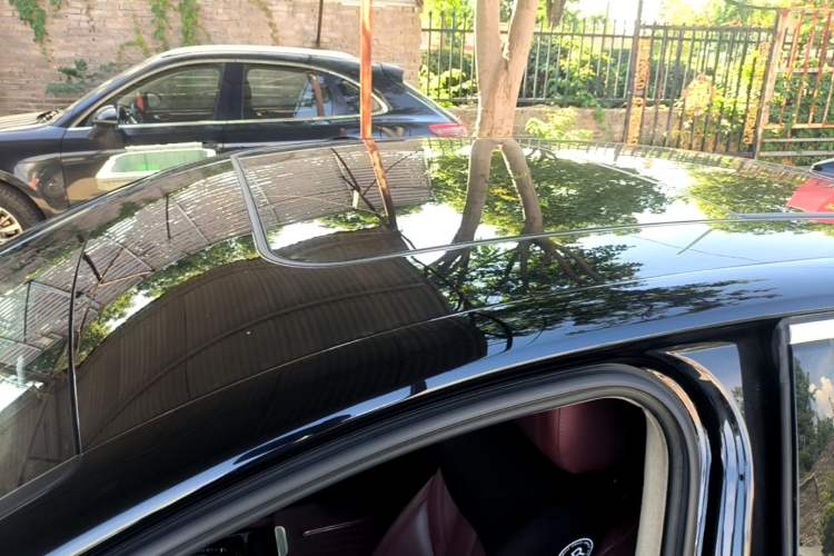 Used Hongqi H5 2023 2.0T Automatic Smart Connect Flagship Edition Roof