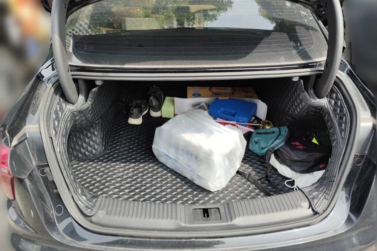 Used Hongqi H5 2023 2.0T Automatic Smart Connect Flagship Edition Trunk