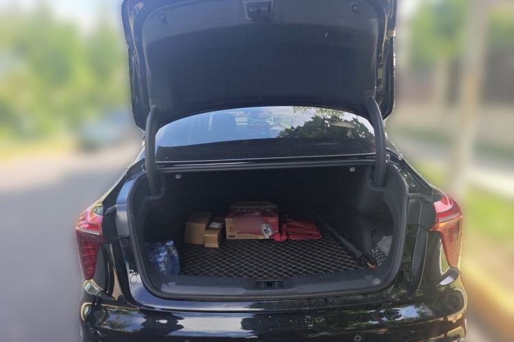 Used Hongqi H5 2023 2.0T Automatic Smart Connect Flagship Edition Trunk