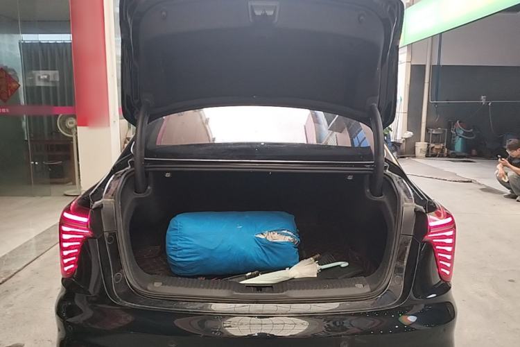 Used Hongqi H5 2023 2.0T Automatic Smart Connect Flagship Edition Trunk