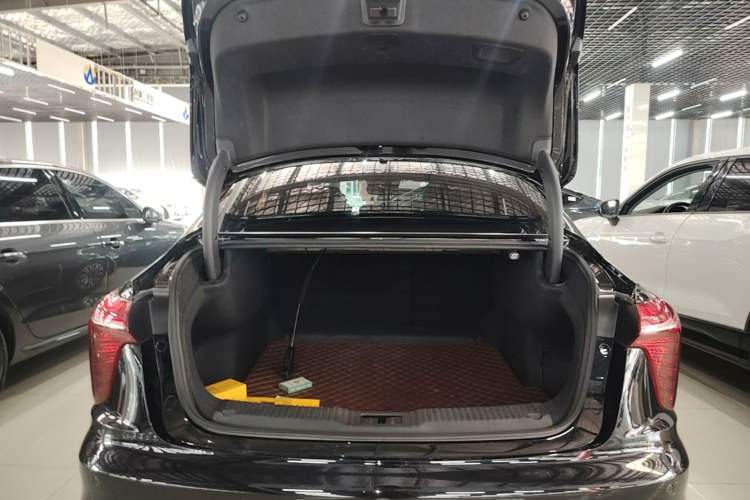 Used Hongqi H5 2023 1.5T DCT Smart Connect Flagship Edition Trunk
