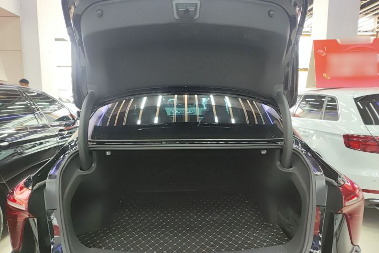 Used Hongqi H5 2023 1.5T DCT Smart Connect Flagship Edition Trunk