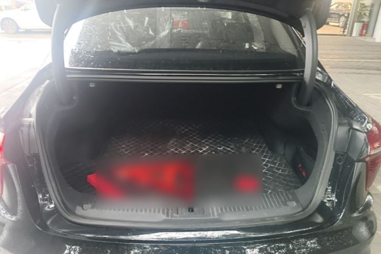 Used Hongqi H5 2023 2.0T Automatic Smart Connect Flagship Edition Trunk