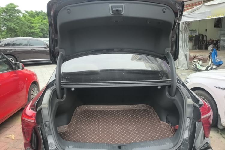 Used Hongqi H5 2023 2.0T Automatic Smart Connect Flagship Edition Trunk