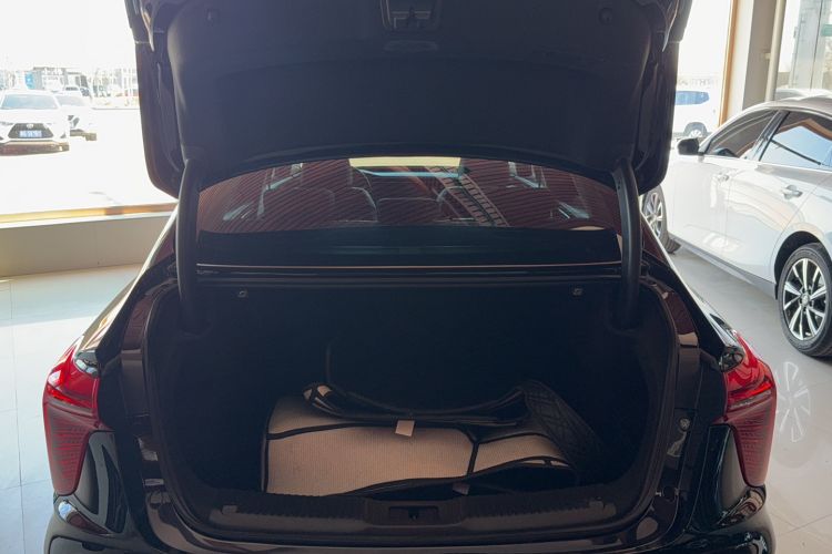 Used Hongqi H5 2023 2.0T Automatic Smart Connect Flagship Edition Trunk