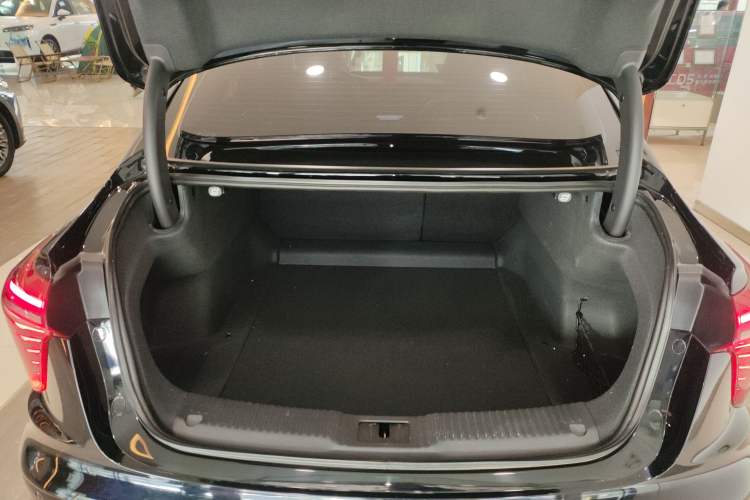 Used Hongqi H5 2023 1.5T HEV Smart Connect Flagship Edition Trunk