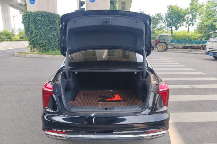Used Hongqi H5 2023 1.5T DCT Smart Connect Flagship Edition Trunk