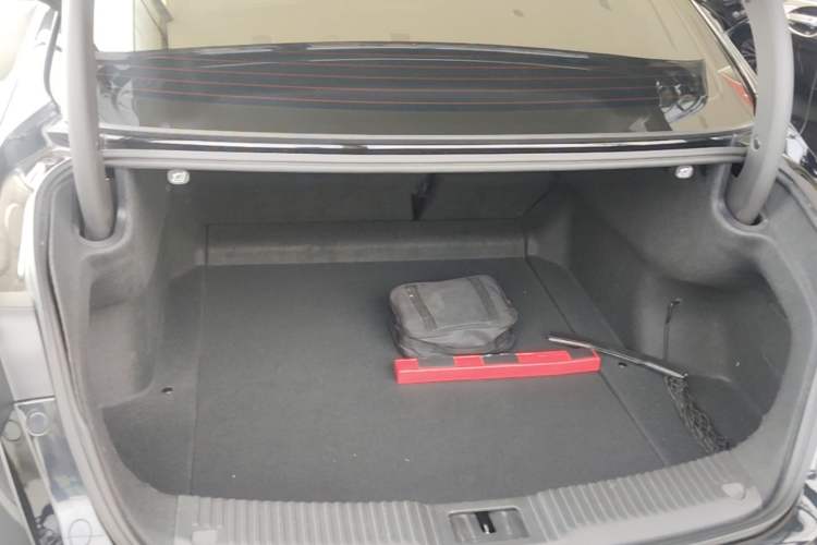 Used Hongqi H5 2023 2.0T Automatic Smart Connect Flagship Edition Trunk