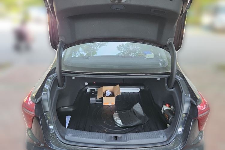 Used Hongqi H5 2023 2.0T Automatic Smart Connect Flagship Edition Trunk