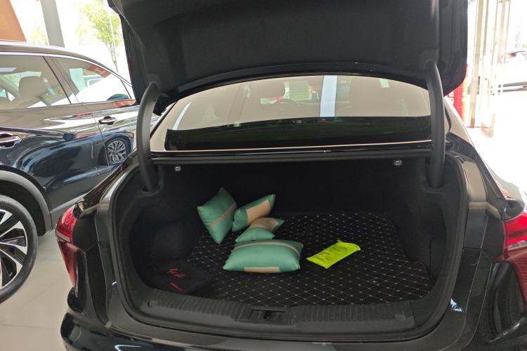 Used Hongqi H5 2023 2.0T Automatic Smart Connect Flagship Edition Trunk