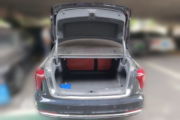 Used Hongqi H5 2023 2.0T Automatic Smart Connect Flagship Edition Trunk