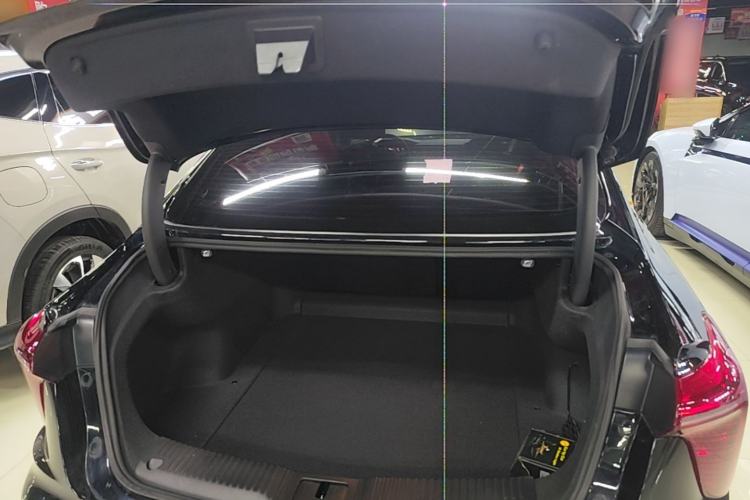 Used Hongqi H5 2023 2.0T Automatic Smart Connect Flagship Edition Trunk