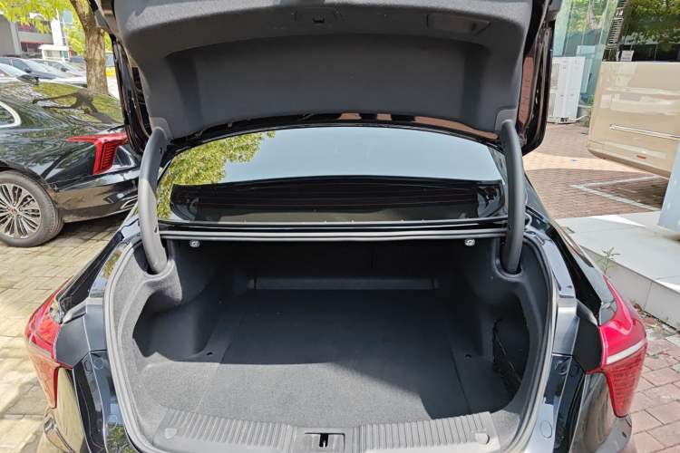 Used Hongqi H5 2023 2.0T Automatic Smart Connect Flagship Edition Trunk