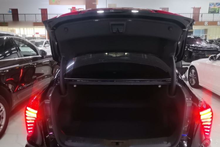 Used Hongqi H5 2023 2.0T Automatic Smart Connect Flagship Edition Trunk