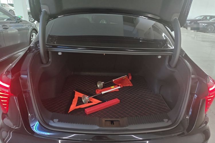 Used Hongqi H5 2023 2.0T Automatic Smart Connect Flagship Edition Trunk