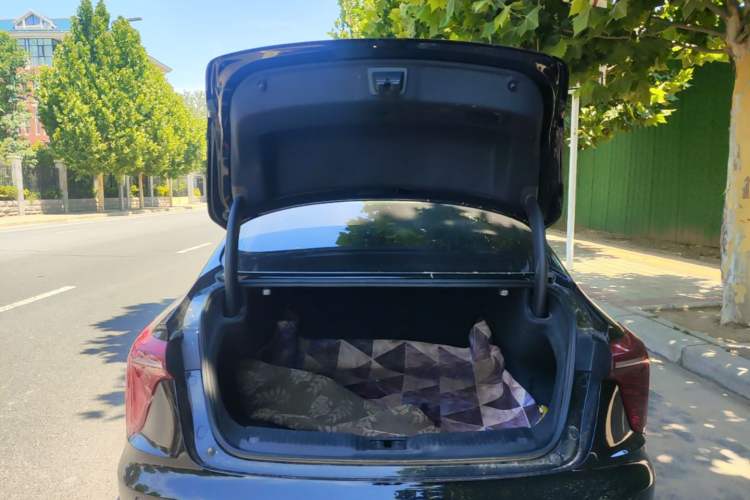 Used Hongqi H5 2023 2.0T Automatic Smart Connect Flagship Edition Trunk