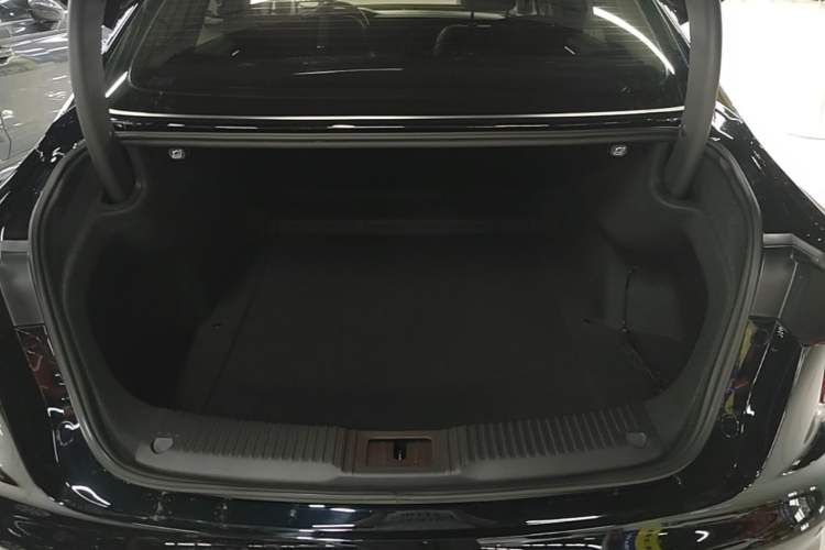 Used Hongqi H5 2023 2.0T Automatic Smart Connect Flagship Edition Trunk
