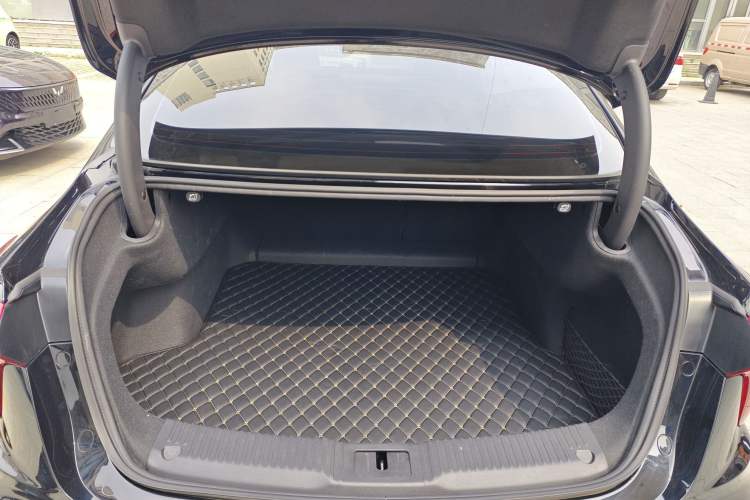 Used Hongqi H5 2023 1.5T DCT Smart Connect Flagship Edition Trunk