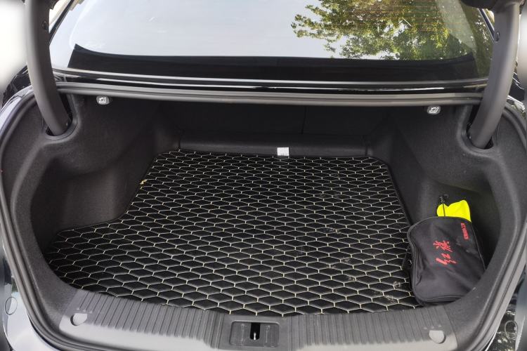 Used Hongqi H5 2023 1.5T DCT Smart Connect Flagship Edition Trunk