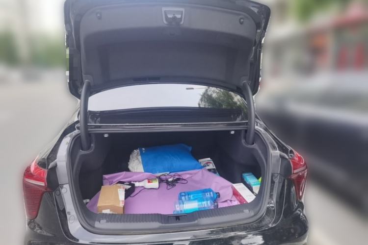 Used Hongqi H5 2023 2.0T Automatic Smart Connect Flagship Edition Trunk