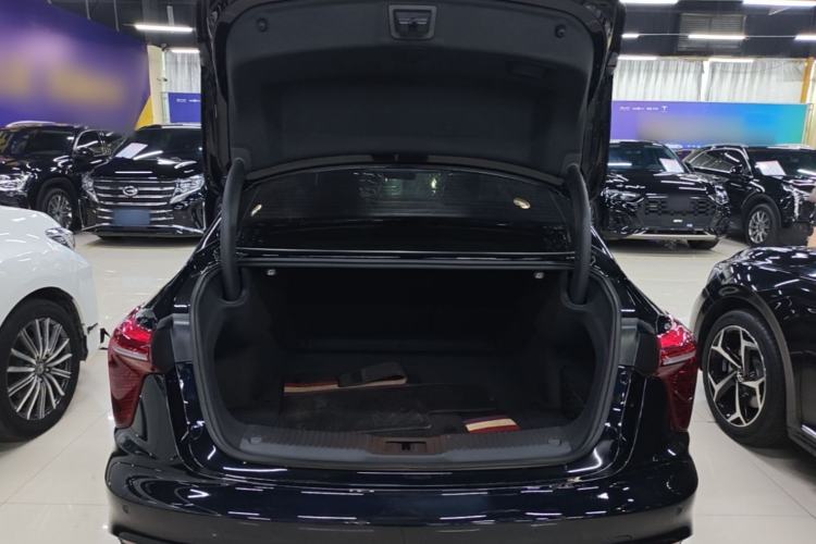Used Hongqi H5 2023 2.0T Automatic Smart Connect Flagship Edition Trunk