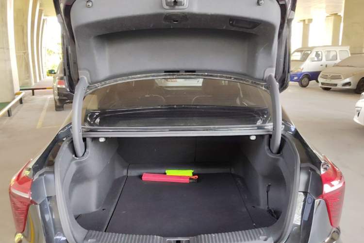 Used Hongqi H5 2023 1.5T DCT Smart Connect Flagship Edition Trunk