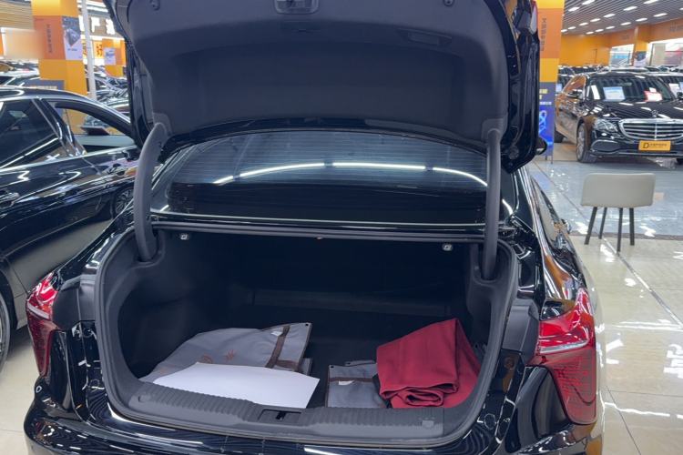 Used Hongqi H5 2023 2.0T Automatic Smart Connect Flagship Edition Trunk