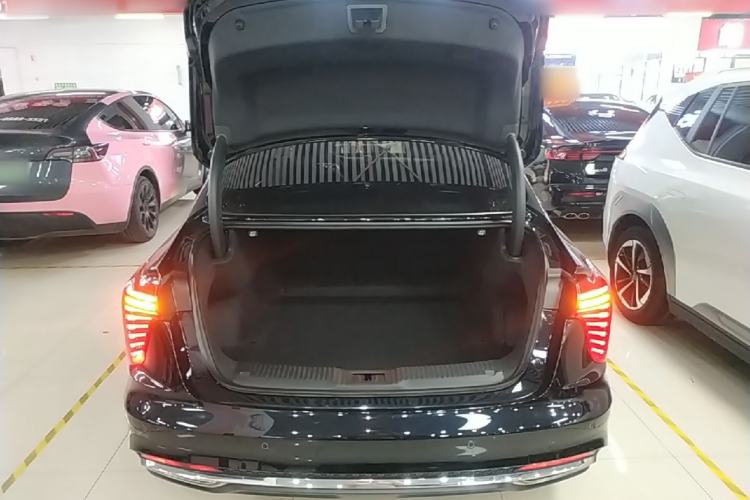 Used Hongqi H5 2023 2.0T Automatic Smart Connect Flagship Edition Trunk