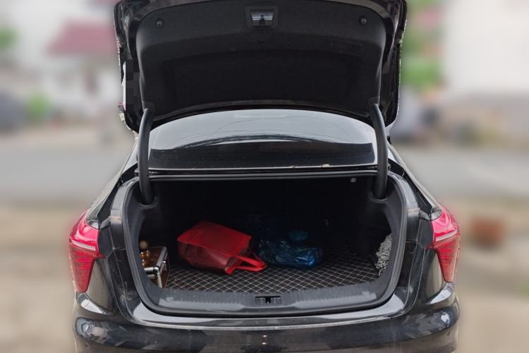 Used Hongqi H5 2023 1.5T DCT Smart Connect Flagship Edition Trunk