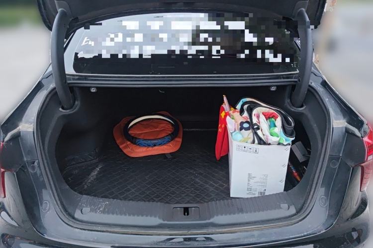 Used Hongqi H5 2023 2.0T Automatic Smart Connect Flagship Edition Trunk