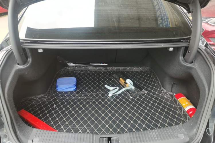 Used Hongqi H5 2023 1.5T DCT Smart Connect Flagship Edition Trunk